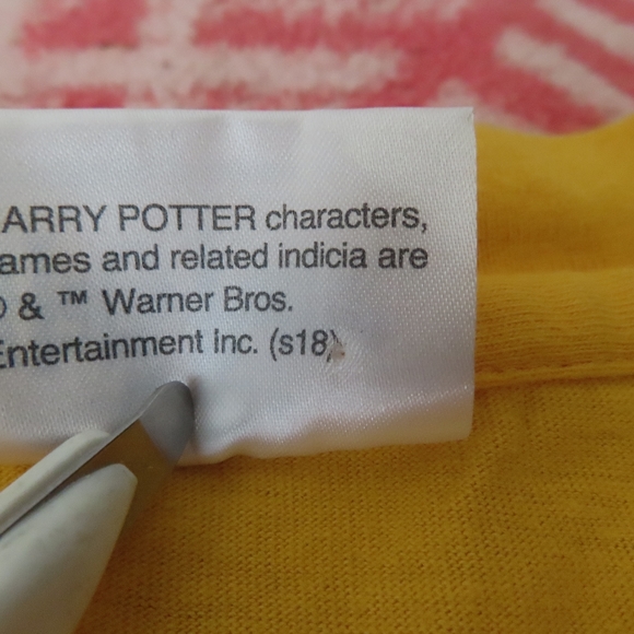 Universal Studios Japan The Wizarding World Of Harry Potter hufflepuff tshirt M - Picture 5 of 6